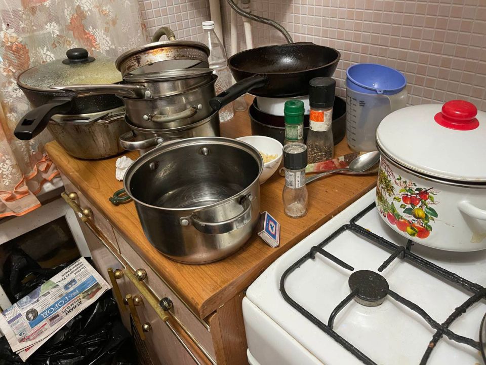 1 стакан в воду — и эмалированная кастрюля как новая: ни желтого налета, ни закаменелого нагара — годный лайфхак