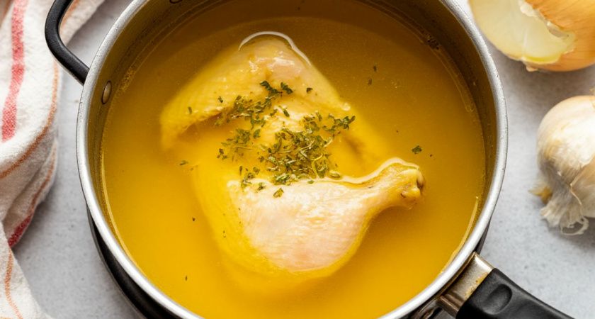 Куриный бульон будет прозрачнее слезы: добавьте это при варке мяса — ароматный и вкусный суп гарантирован