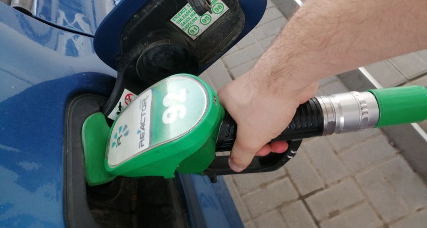 Почему хитрые водители не заправляют авто на 1000 рублей - дело в одном подвохе