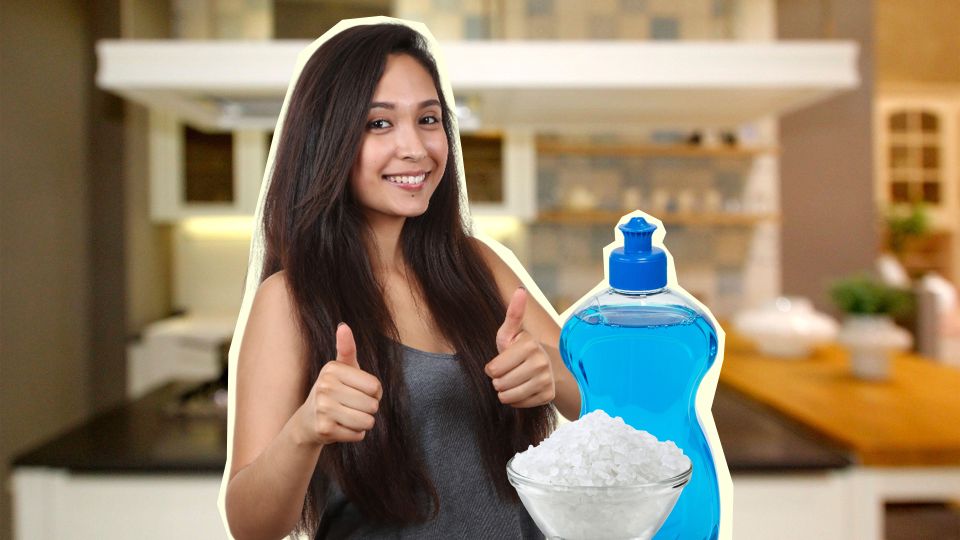 Купите средство для посуды и сразу насыпьте в него соль: вот для чего это нужно