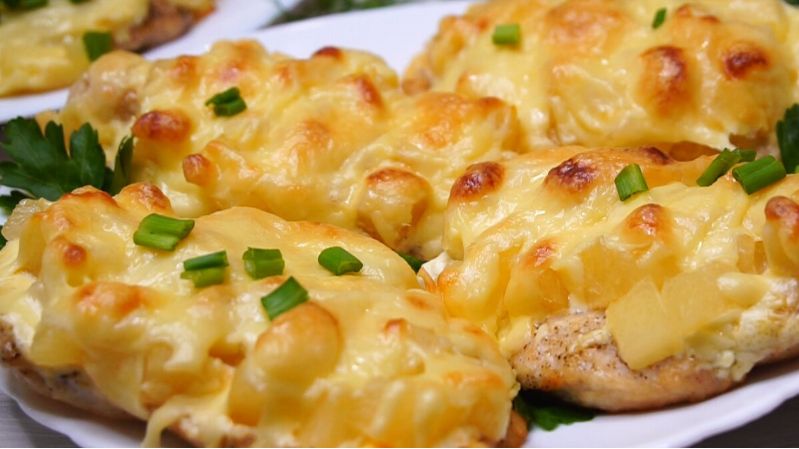Праздничное настроение: куриные отбивные с ананасами для вашего стола
