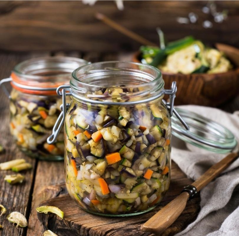 Вкусное ассорти из баклажанов и кабачков на зиму