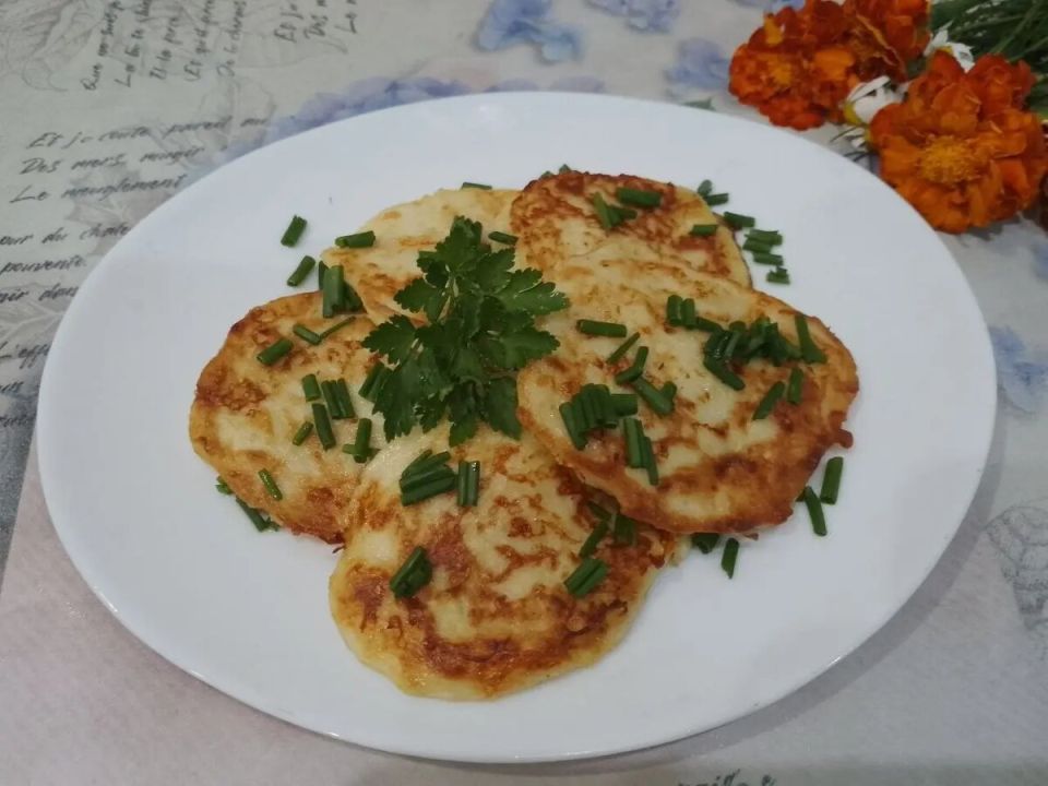 Вкусные оладьи из кабачков и сыра, которые порадуют любой стол
