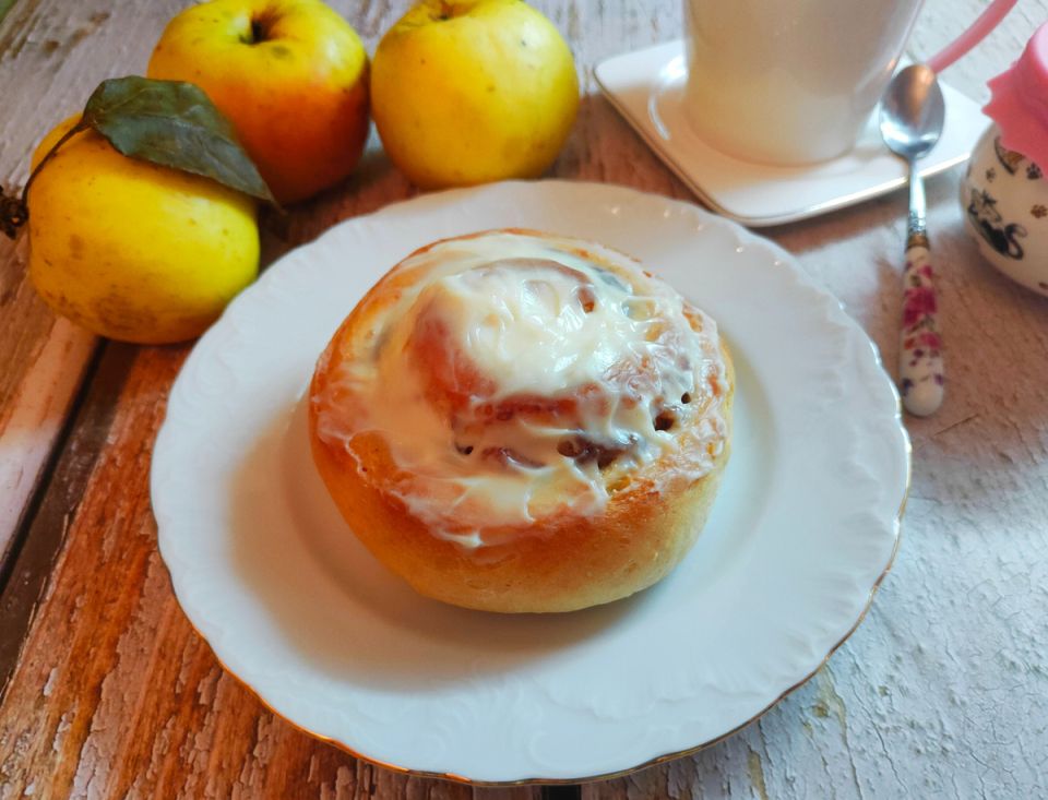 Яблочные синнабоны: мягкая корица и тёплая начинка