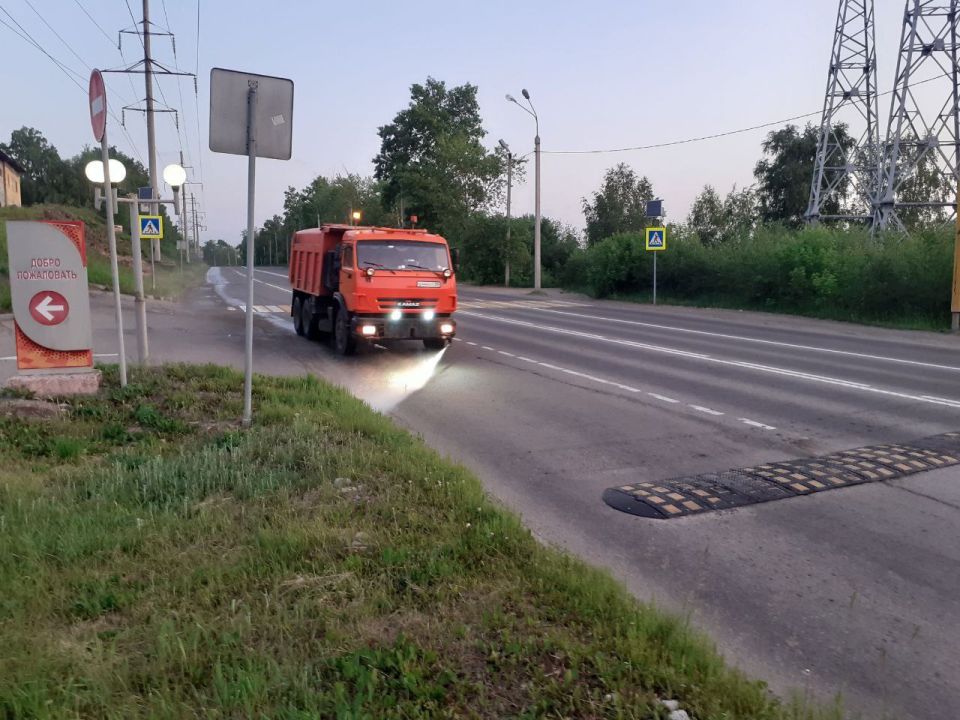 Уборка тротуаров и дорог ведется в Иркутске ежедневно