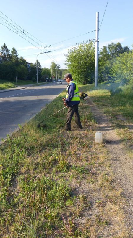 Уборка тротуаров и дорог ведется в Иркутске ежедневно