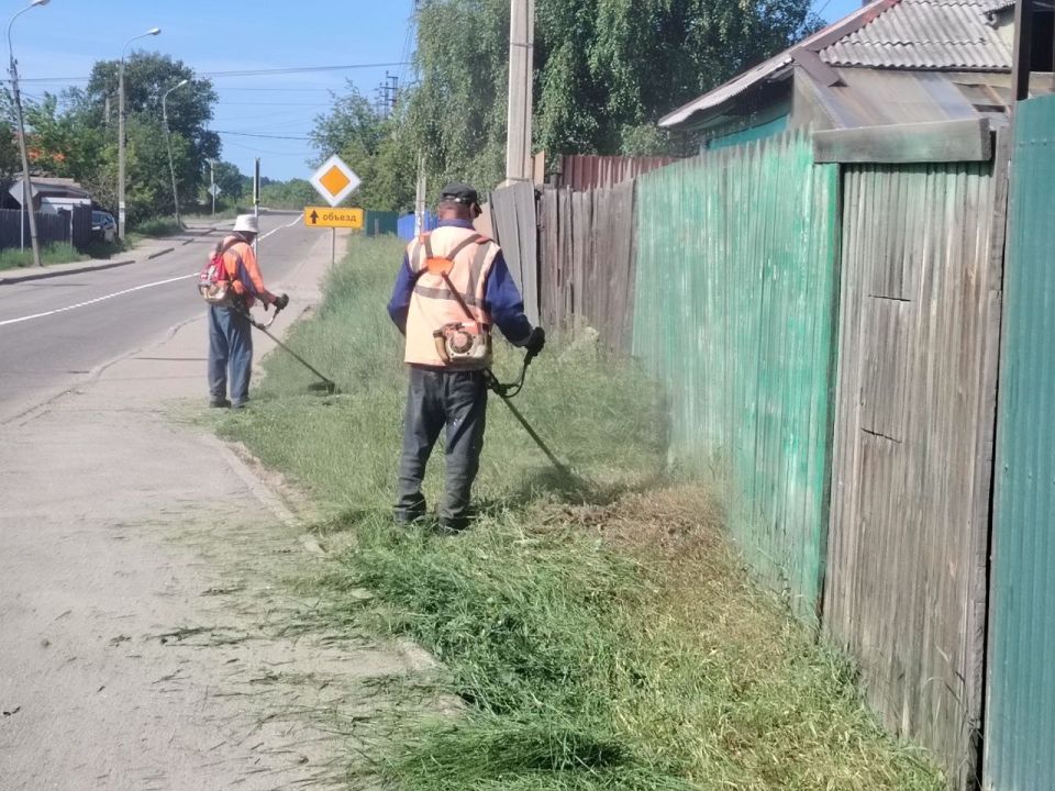 Уборка тротуаров и дорог ведется в Иркутске ежедневно