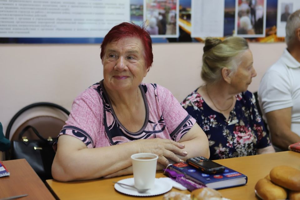 Мэр Руслан Болотов провел встречу с Советом ветеранов Ленинского округа