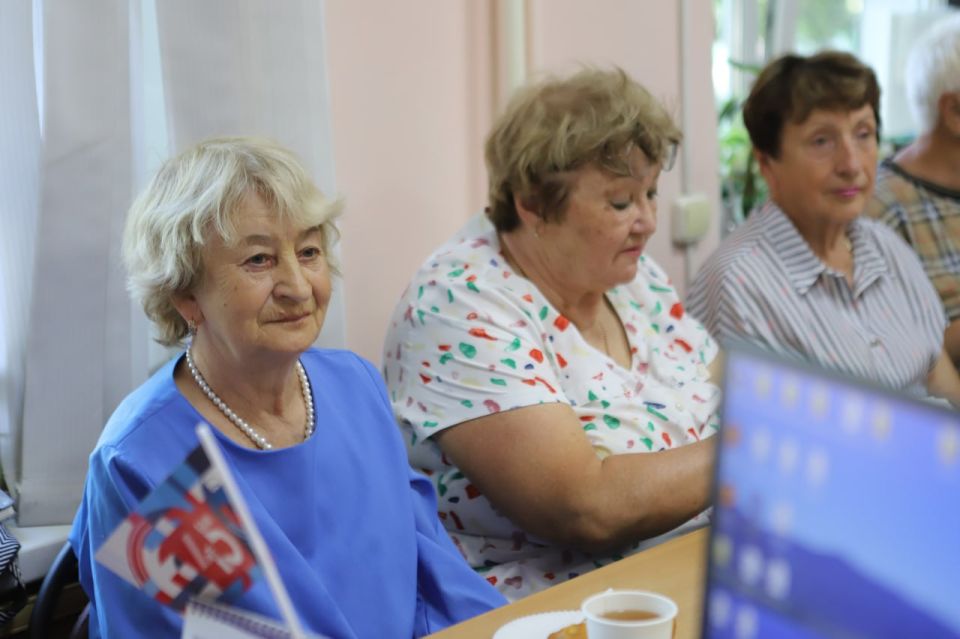 Мэр Руслан Болотов провел встречу с Советом ветеранов Ленинского округа