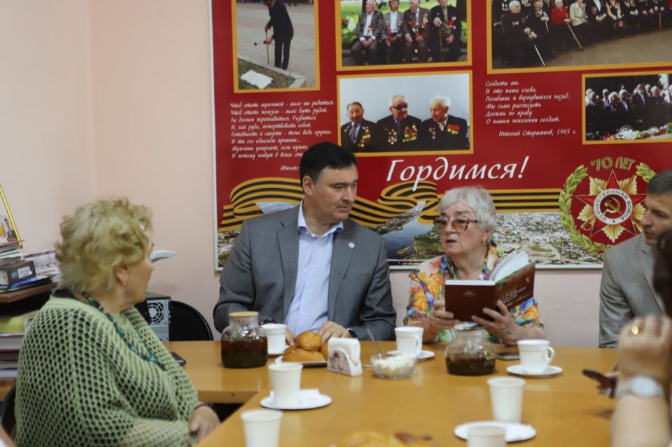 Мэр Руслан Болотов провел встречу с Советом ветеранов Ленинского округа