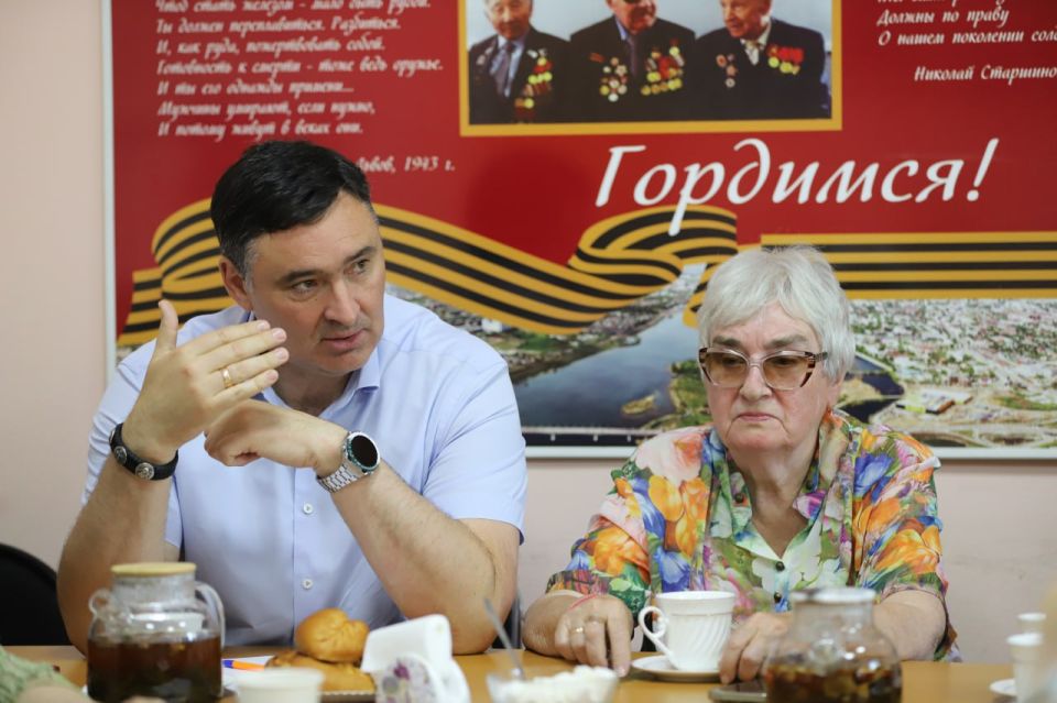 Мэр Руслан Болотов провел встречу с Советом ветеранов Ленинского округа