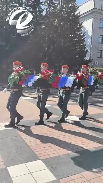     12-      ,   