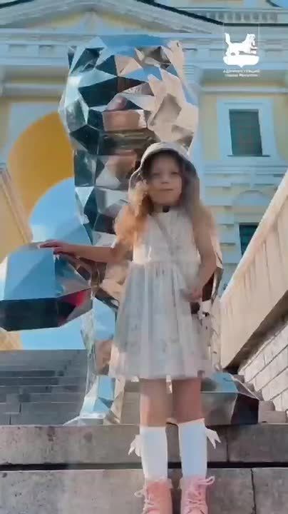   !. !   ,  !?  !          !