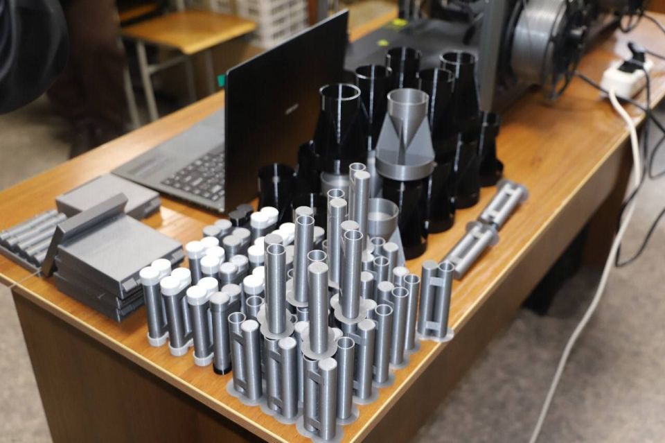     3D-      