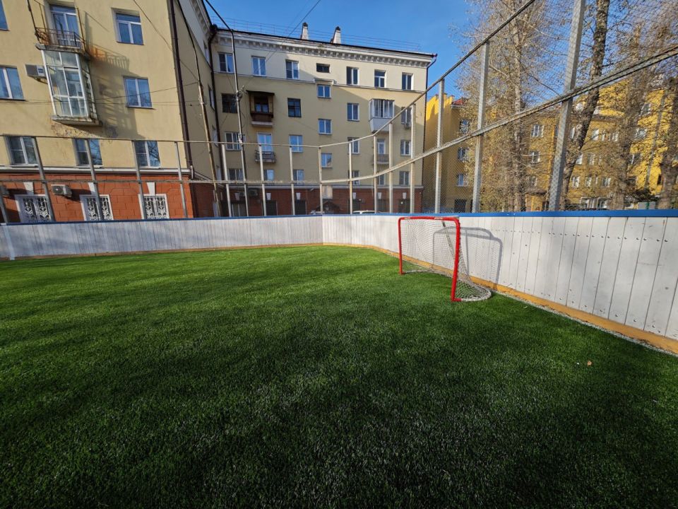 Универсальные спортивные площадки, обустроенные по новым стандартам, устанавливают в Иркутске