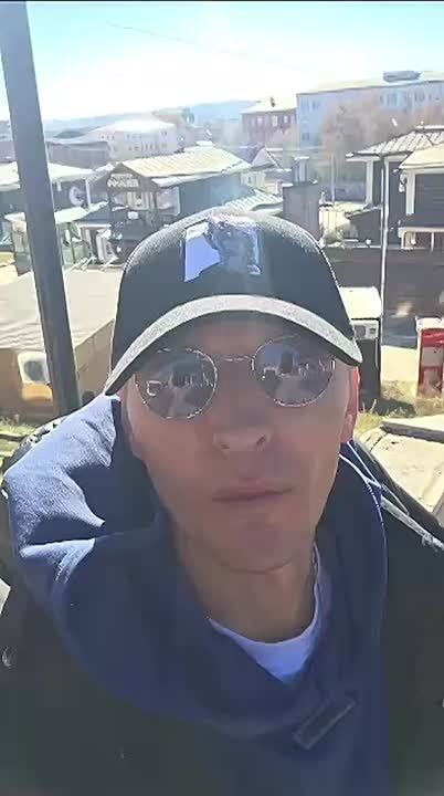 Шоумен и резидент Comedy Club Павел Воля прогулялся по Иркутску и отведал чебуреков в Аршане