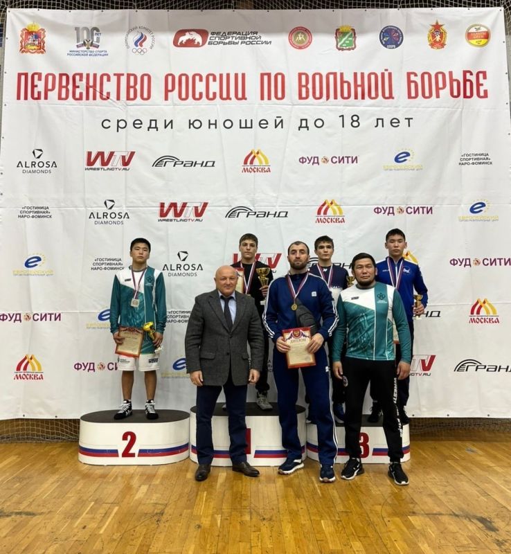 Спортсмены Прибайкалья завоевали две медали на всероссийских соревнованиях по вольной борьбе среди юношей до 18 лет, которые с 19 по 21 октября проходили в подмосковном Наро-Фоминске