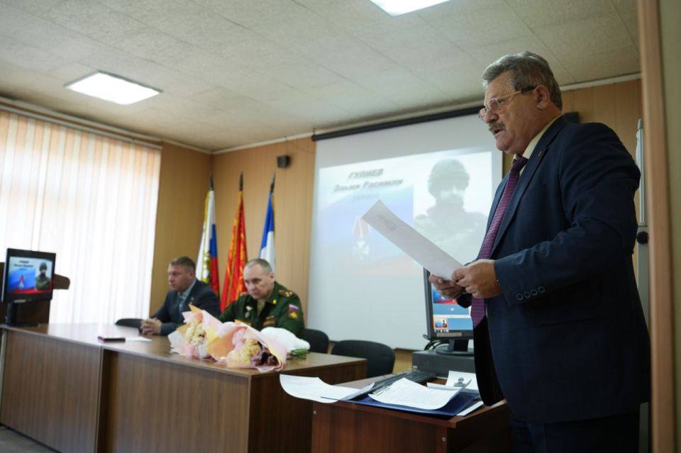 Семье погибшего на СВО Эльми Гулиева передали Орден мужества