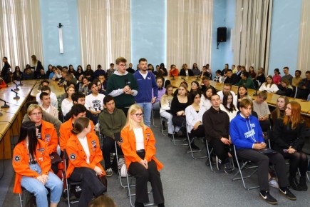Мэр Руслан Болотов встретился со студентами ИРНИТУ