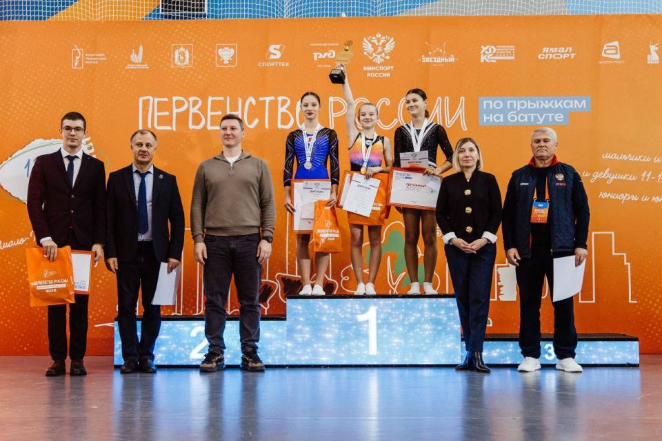 Иркутские спортсмены привезли золотую и бронзовую медали с первенства России по прыжкам на батуте, которое с 13 по 19 октября проводилось в Новом Уренгое