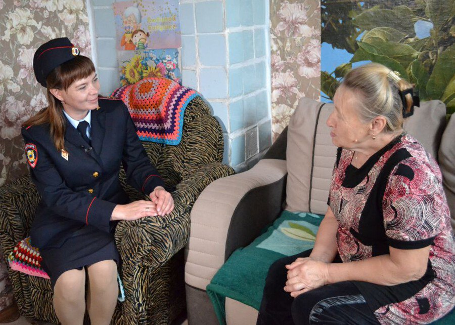 Директор сельской школы перешла работать участковым инспектором