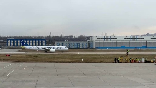 Импортозамещенный среднемагистральный самолет МС-21 поднялся в небо с аэродрома Иркутского авиационного завода компании «Яковлев» (входит в ОАК Госкорпорации Ростех), сообщили в Минпромторге