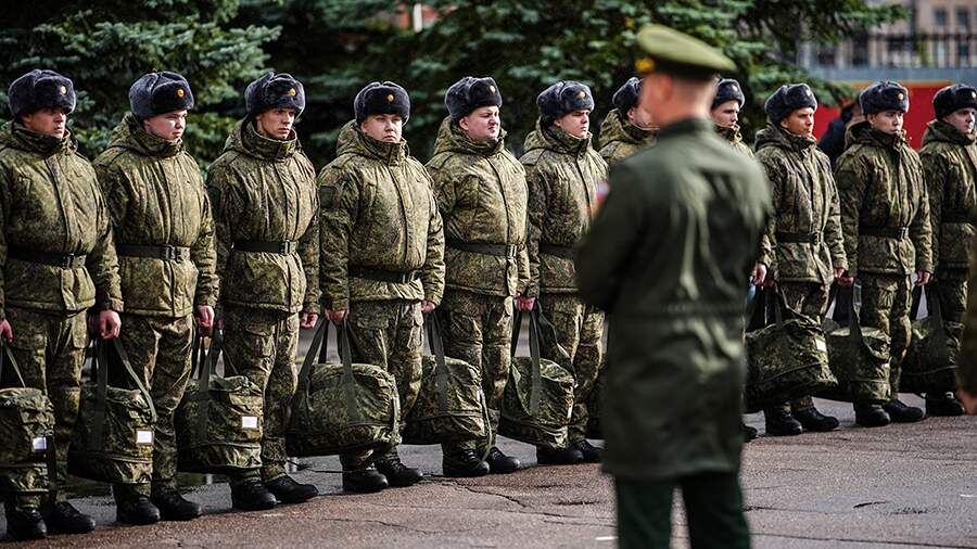 Госдума (ГД) приняла в третьем чтении закон, который предусматривает возможность призыва на срочную службу в течение всего календарного года — c 1 января по 31 декабря