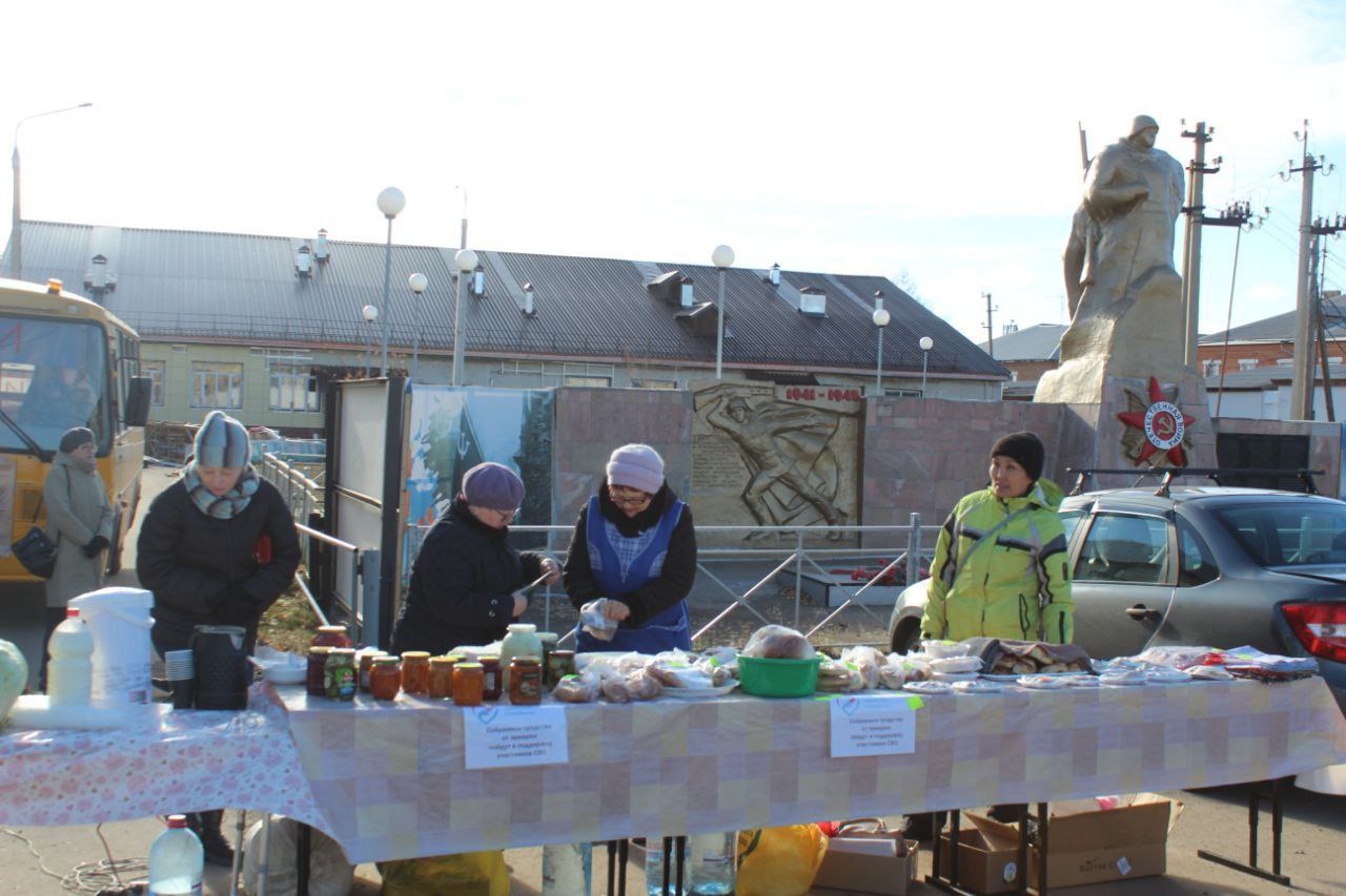 Гуманитарную помощь бойцам СВО собирают волонтеры поселка Новонукутский