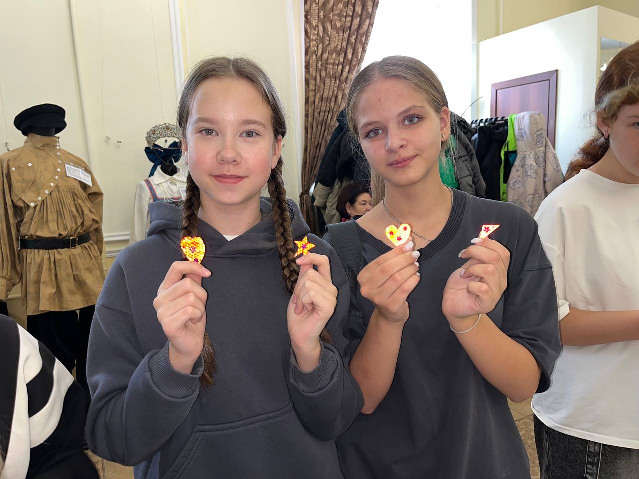 В Ангарске с помощью VR-очков школьники повторяют правила дорожного движения В Ангарске с помощью VR-очков школьники повторяют правила дорожного движения