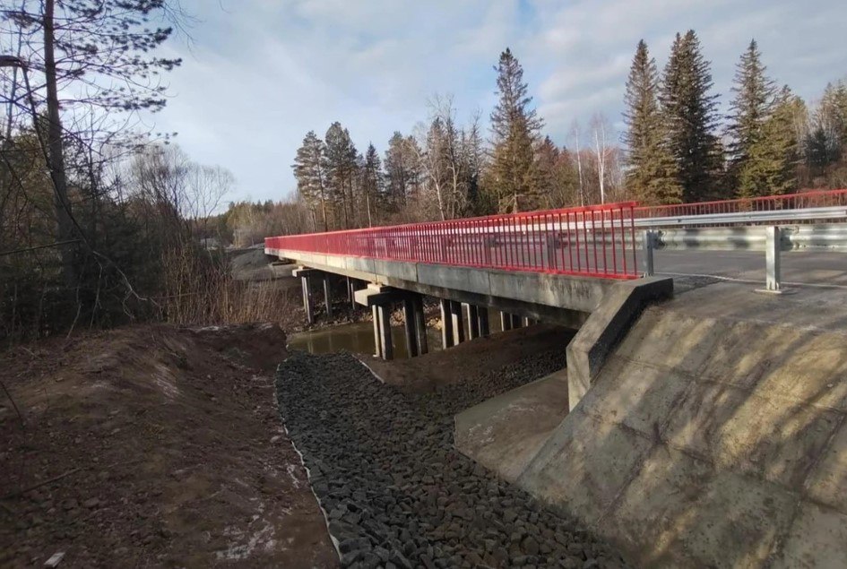 В Нижнеудинском районе отремонтировали мост через реку Хингуйка