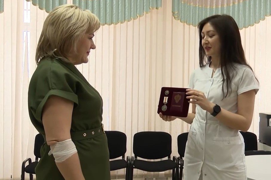 Сотрудница Братского дома-интерната для престарелых и инвалидов награждена медалью «За содействие донорскому движению»