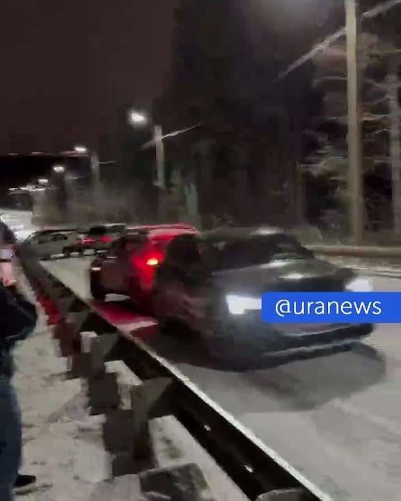 Восемь машин столкнулись из-за гололеда в пригороде Иркутска