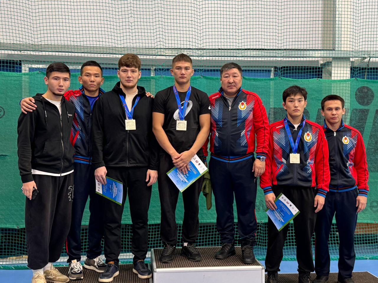 Спортсмены Приангарья выиграли шесть медалей на всероссийских соревнованиях по вольной борьбе памяти мастера спорта СССР Л.Р. Алексеюка, которые 23 октября завершились в Смоленске