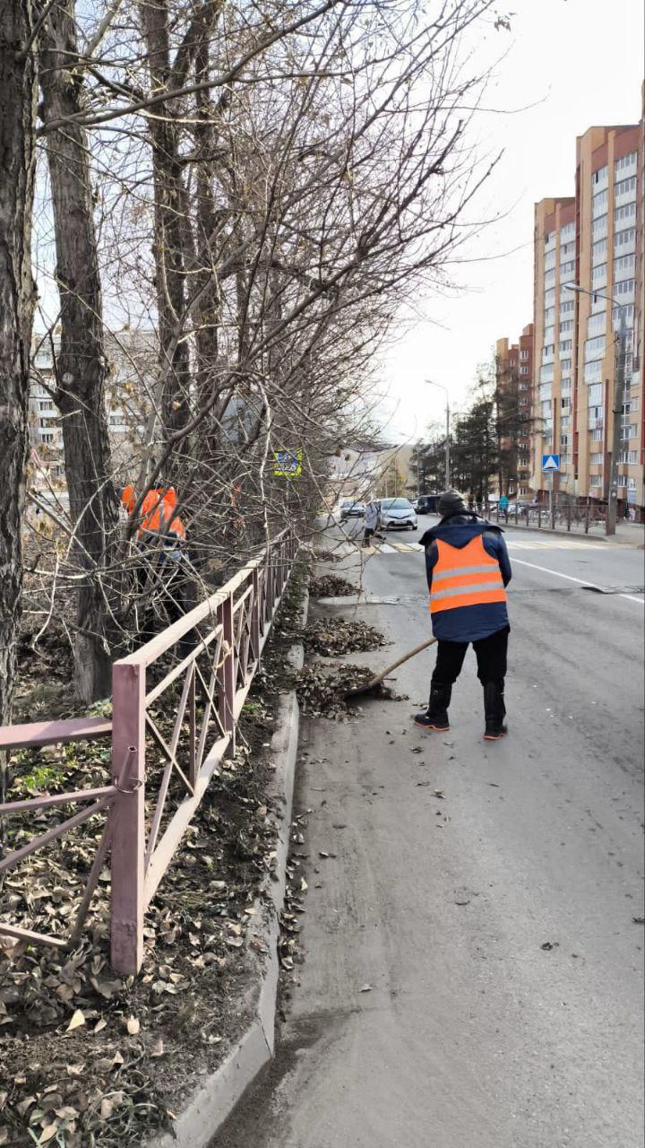 В Иркутске усилили работы по сбору и вывозу листвы В Иркутске усилили работы по сбору и вывозу листвы