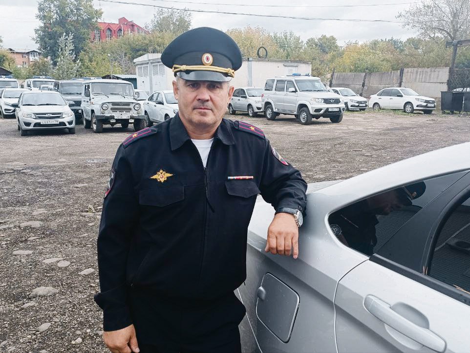 Из Иркутска в зону СВО нашим землякам регулярно уходят гуманитарные караваны, которые собирают все миром Из Иркутска в зону СВО нашим землякам регулярно уходят гуманитарные караваны, которые собирают все миром