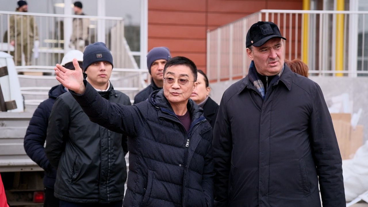 Мэр Руслан Болотов проверил ход выполнения работ на строительной площадке на улице Ярославского Мэр Руслан Болотов проверил ход выполнения работ на строительной площадке на улице Ярославского