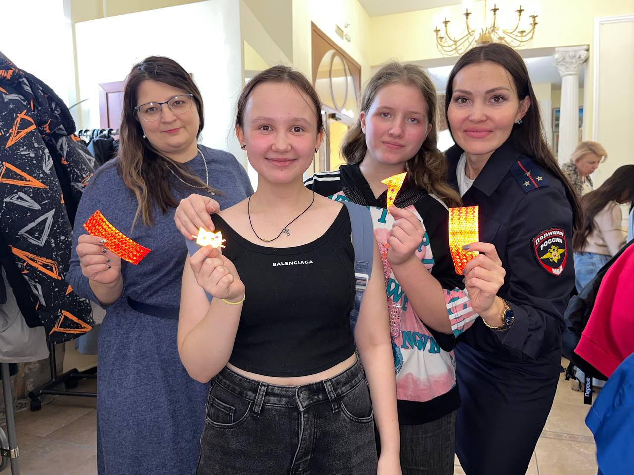 В Ангарске с помощью VR-очков школьники повторяют правила дорожного движения В Ангарске с помощью VR-очков школьники повторяют правила дорожного движения