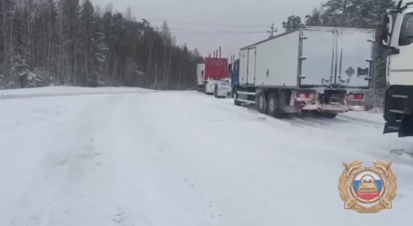 Движение автобусов и большегрузов ограничили на участке федеральной трассы Р-255 «Сибирь» с 1 275-го по 1 435-й км в Нижнеудинском районе Иркутской области из-за непогоды, сообщает ГАИ региона