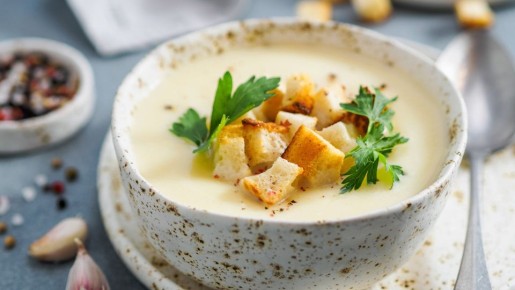 Не стоит выкидывать засохший сыр: вот что из него можно приготовить