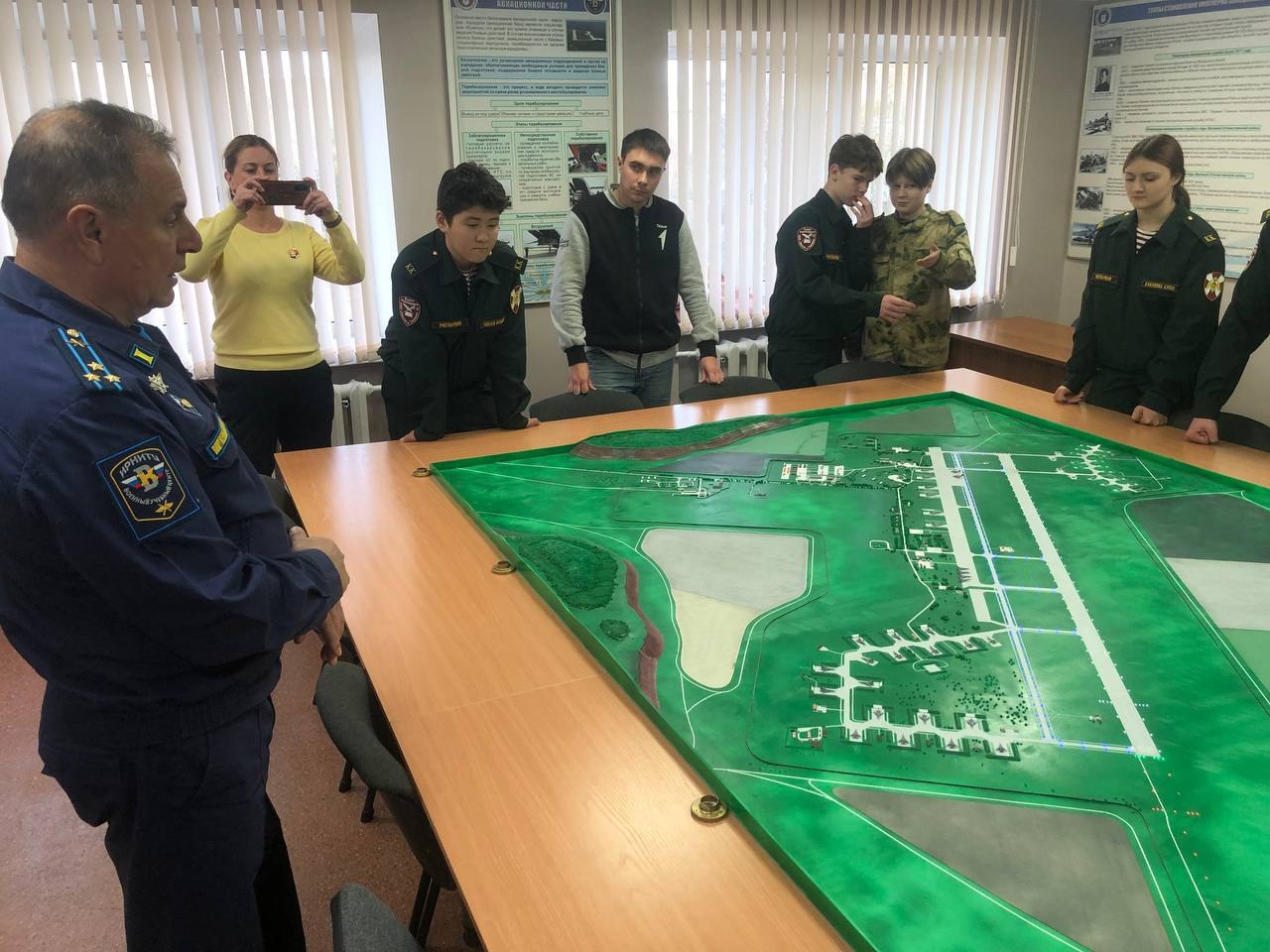 Школьники Иркутска посетили ведущие предприятия города в рамках федерального проекта «Профэкспедиции» Школьники Иркутска посетили ведущие предприятия города в рамках федерального проекта «Профэкспедиции»