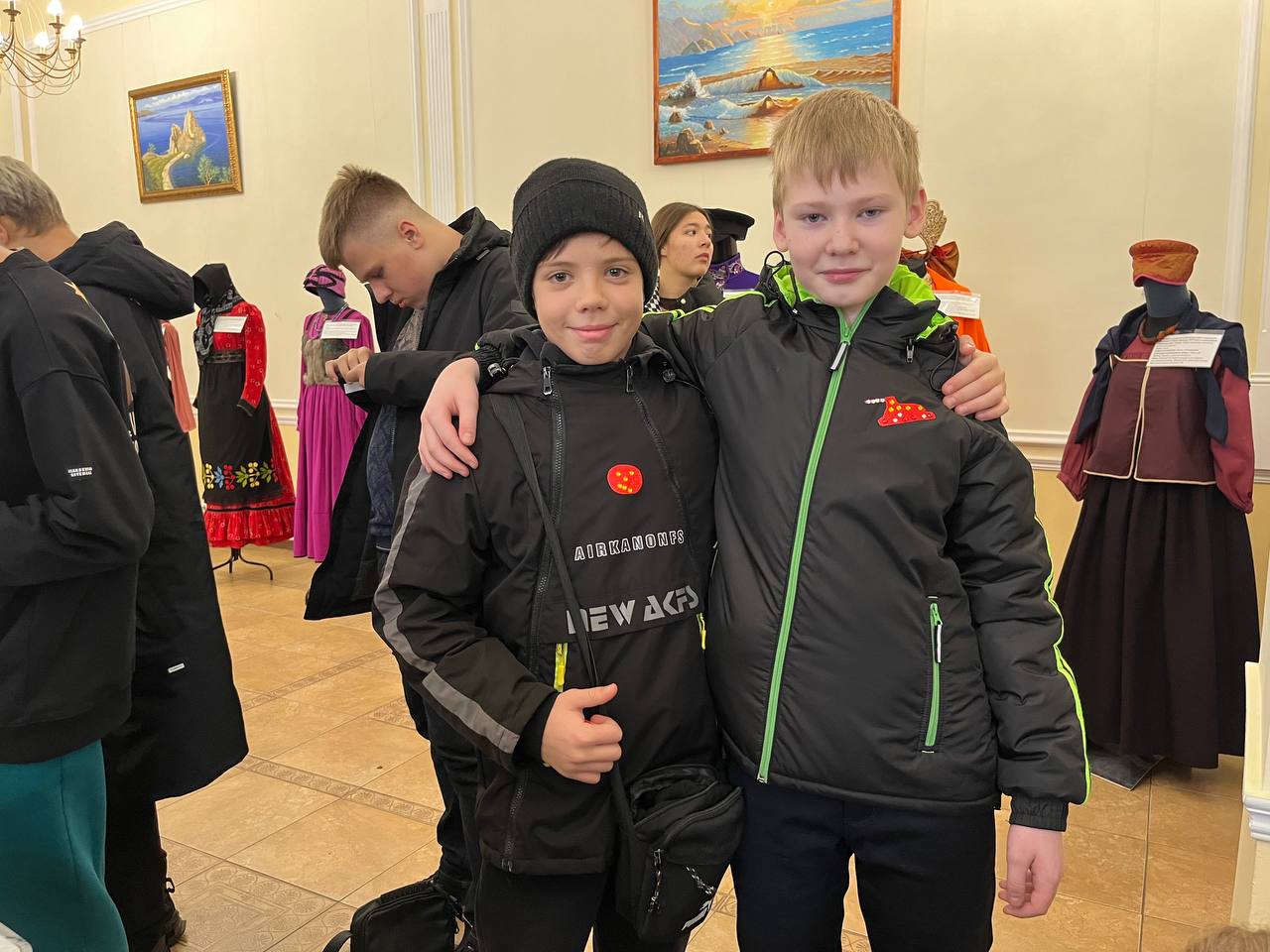 В Ангарске с помощью VR-очков школьники повторяют правила дорожного движения В Ангарске с помощью VR-очков школьники повторяют правила дорожного движения