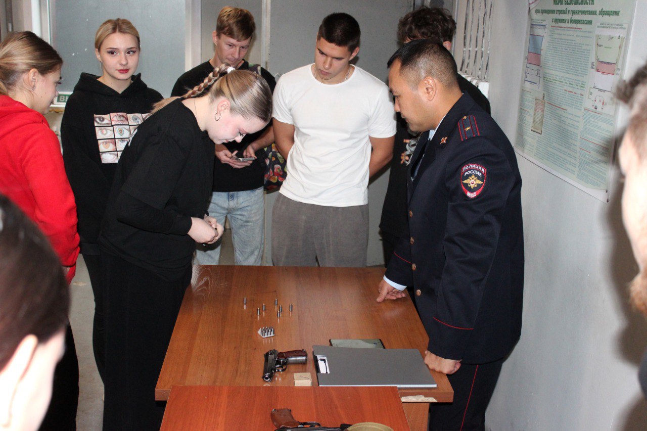 В Иркутске для студентов состоялся конкурс «Я – будущий полицейский» В Иркутске для студентов состоялся конкурс «Я – будущий полицейский»