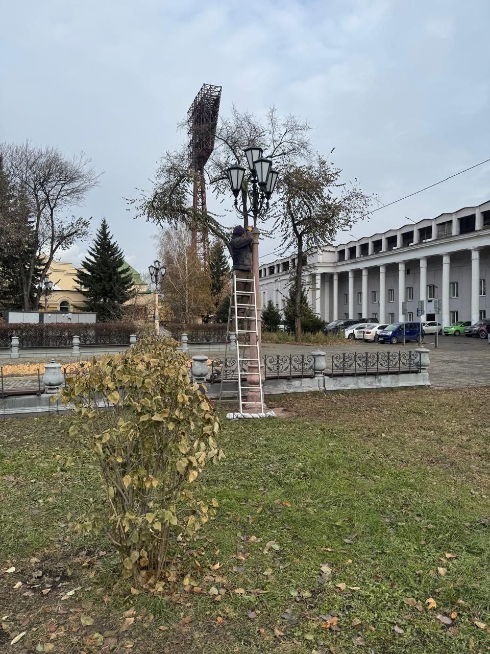 В сквере возле Драмтеатра в Иркутске отремонтируют объекты благоустройства В сквере возле Драмтеатра в Иркутске отремонтируют объекты благоустройства