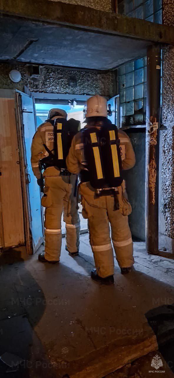 Из 15 пожаров, ликвидированных в прошедшие сутки, 7 произошли в многоквартирных домах Из 15 пожаров, ликвидированных в прошедшие сутки, 7 произошли в многоквартирных домах