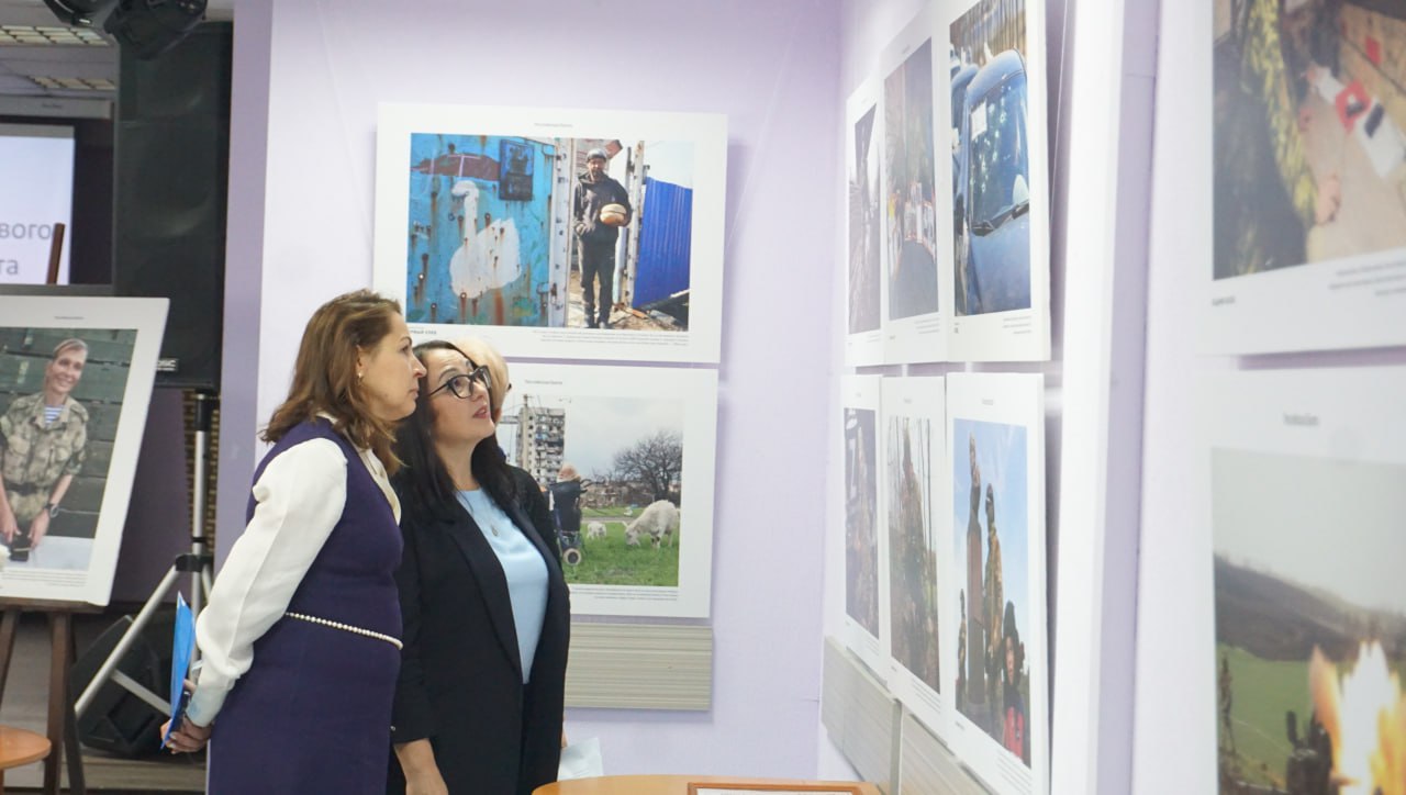 Фотовыставка военкора «Российской газеты» Владимира Аносова «Донбасс» открылась 29 октября в Иркутске Фотовыставка военкора «Российской газеты» Владимира Аносова «Донбасс» открылась 29 октября в Иркутске