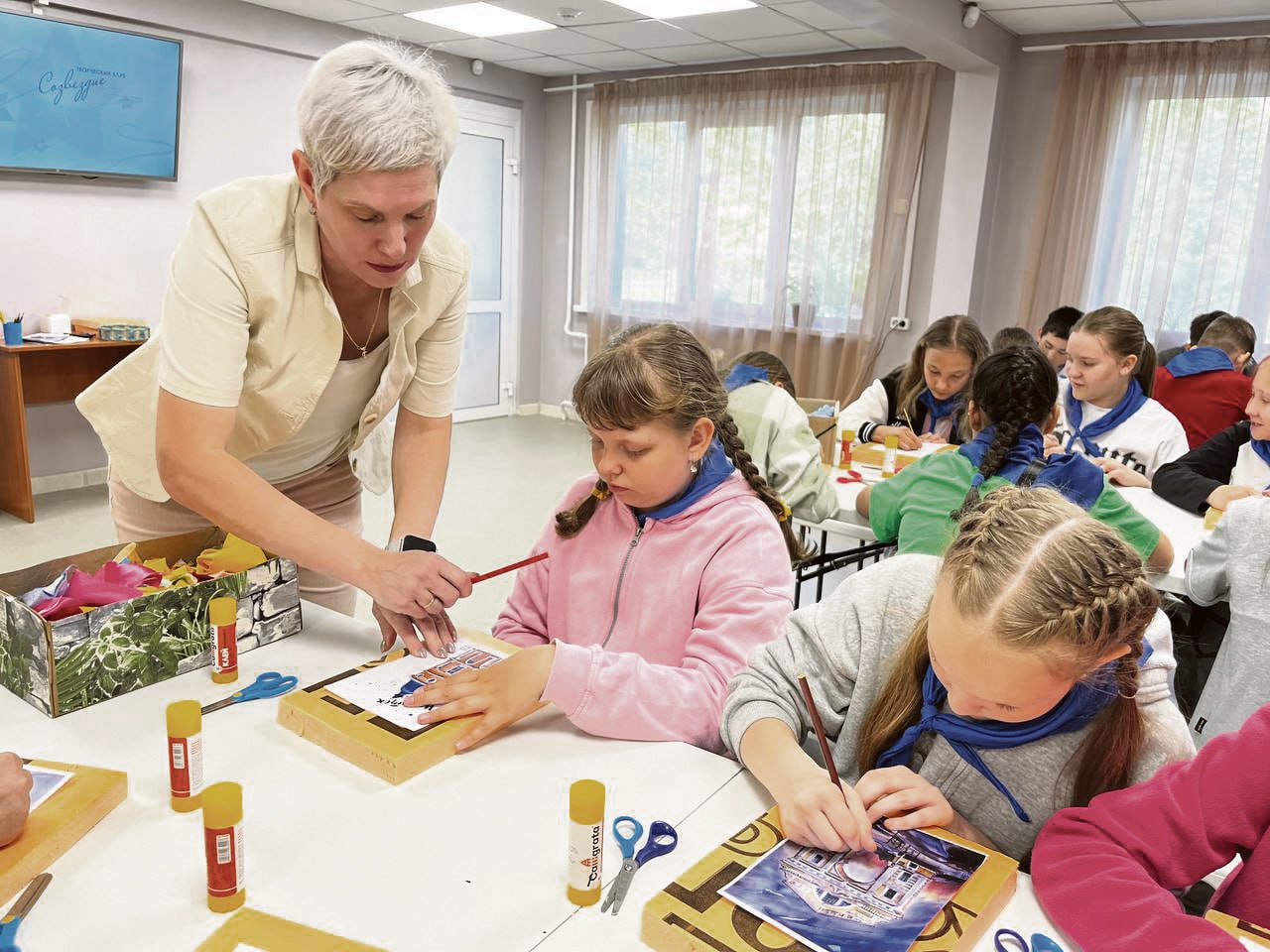 Сегодня знакомимся с иркутским творческим клубом «Созвездие», который объединяет по интересам иркутян всех возрастов — от 4 до 92 лет! Сегодня знакомимся с иркутским творческим клубом «Созвездие», который объединяет по интересам иркутян всех возрастов — от 4 до 92 лет!