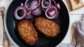 Вовсе не лук и бекон: этот дешевый продукт сделает котлеты сочными и нежными