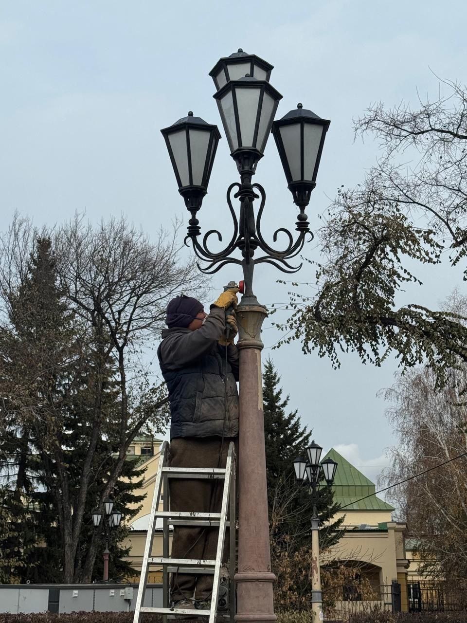 В сквере возле Драмтеатра в Иркутске отремонтируют объекты благоустройства В сквере возле Драмтеатра в Иркутске отремонтируют объекты благоустройства
