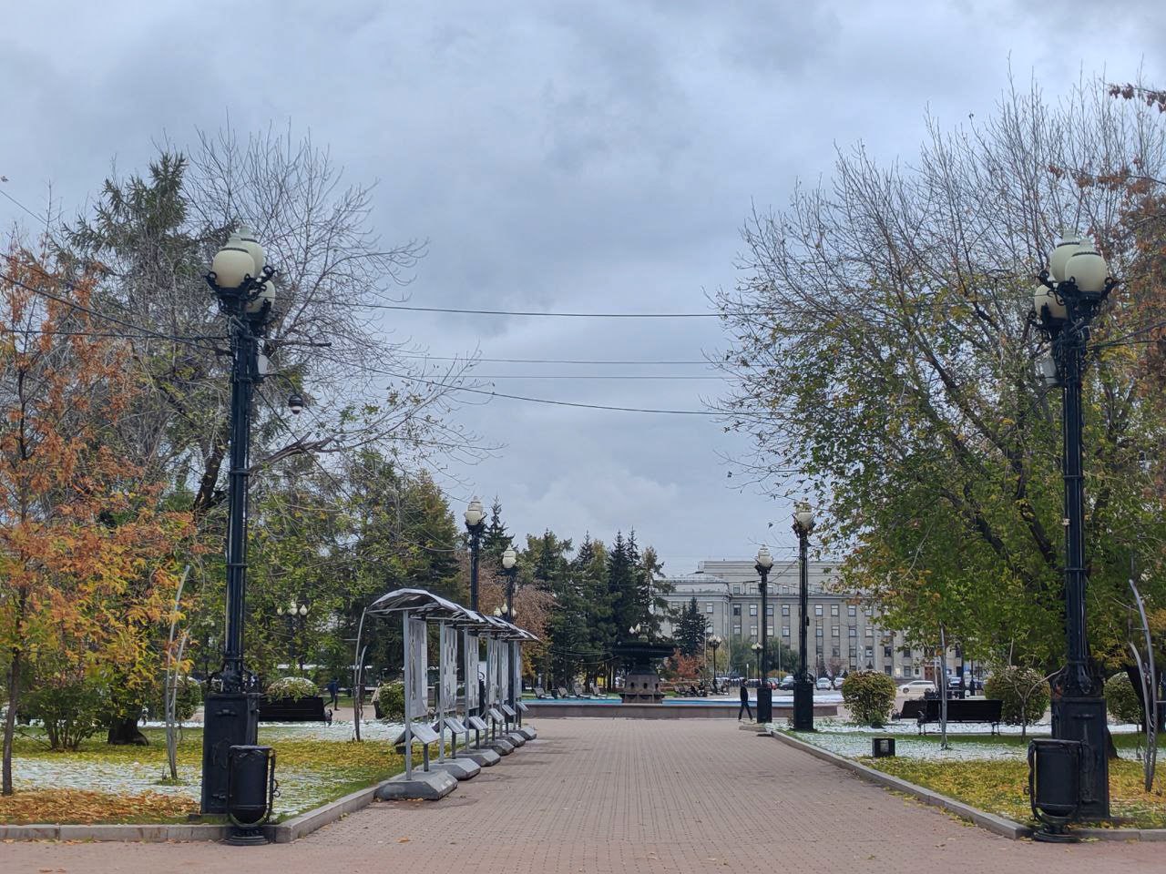 Сегодня в городе И солнышко будет прятаться за тучами, лишь изредка выглядывая из-за них