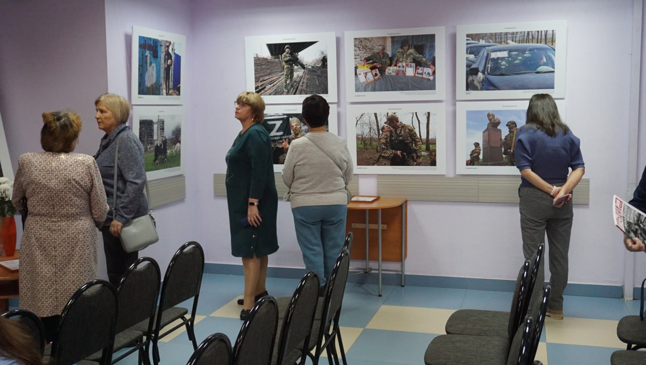 Фотовыставка военкора «Российской газеты» Владимира Аносова «Донбасс» открылась 29 октября в Иркутске Фотовыставка военкора «Российской газеты» Владимира Аносова «Донбасс» открылась 29 октября в Иркутске